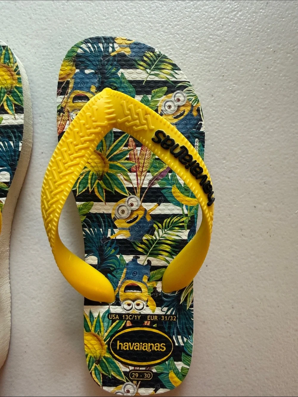 Havaianas Kids Yellow Minions Tropical Flip Flops - Green Leaf Print
